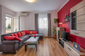  Apartment Bordeaux 29  Ровинь